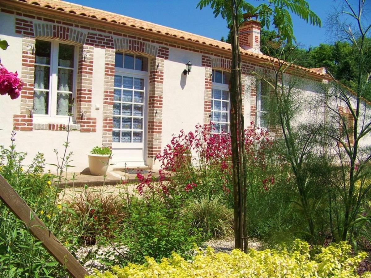 Gite Traditionnel Renove Avec Jardin Clos Et Wi-Fi, 3 Chambres, Proche De La Garnache, Vendee. - Fr-1-426-195 Экстерьер фото