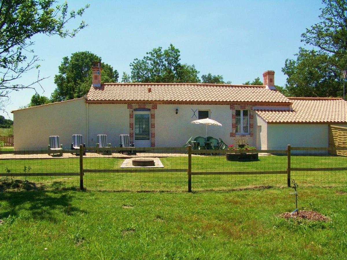 Gite Traditionnel Renove Avec Jardin Clos Et Wi-Fi, 3 Chambres, Proche De La Garnache, Vendee. - Fr-1-426-195 Экстерьер фото